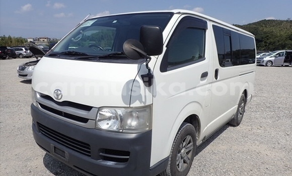 Buy Used Toyota Hiace White Car in Beitbridge in Matabeleland South Buy Used Toyota Hiace White Car in Beitbridge in Matabeleland South