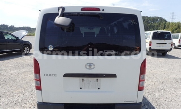 Tenga Tsaru Toyota Hiace Chena Mota in Beitbridge in Matabeleland South Tenga Tsaru Toyota Hiace Chena Mota in Beitbridge in Matabeleland South