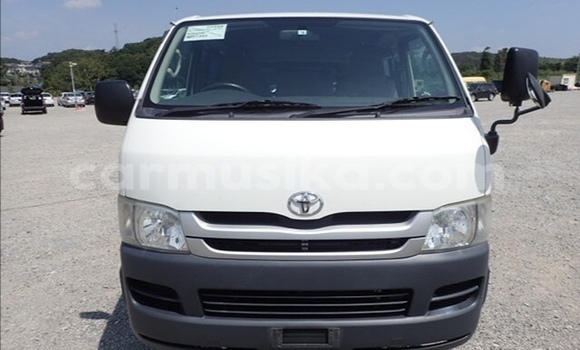 Tenga Tsaru Toyota Hiace Chena Mota in Beitbridge in Matabeleland South Tenga Tsaru Toyota Hiace Chena Mota in Beitbridge in Matabeleland South