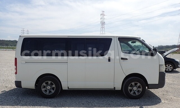 Tenga Tsaru Toyota Hiace Chena Mota in Beitbridge in Matabeleland South Tenga Tsaru Toyota Hiace Chena Mota in Beitbridge in Matabeleland South