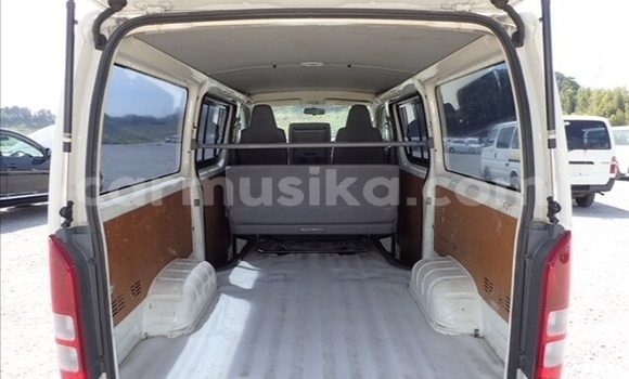 Tenga Tsaru Toyota Hiace Chena Mota in Beitbridge in Matabeleland South Tenga Tsaru Toyota Hiace Chena Mota in Beitbridge in Matabeleland South