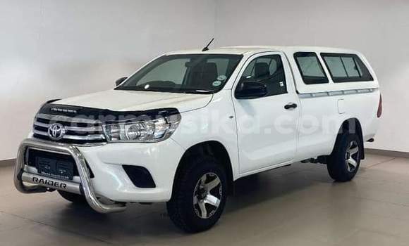 Buy Used Toyota Hilux White Car in Beitbridge in Matabeleland South
