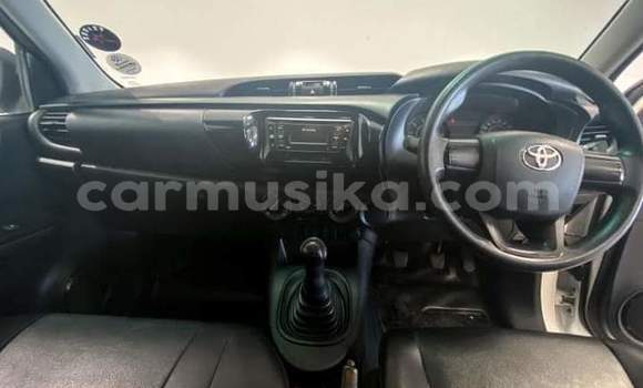 Acheter Occasion Voiture Toyota Hilux Blanc à Beitbridge, Matabeleland South Acheter Occasion Voiture Toyota Hilux Blanc à Beitbridge, Matabeleland South