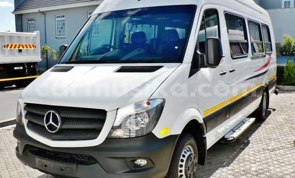 Buy Used Mercedes-Benz C-Classe White Car in Beitbridge in Matabeleland South Buy Used Mercedes-Benz C-Classe White Car in Beitbridge in Matabeleland South