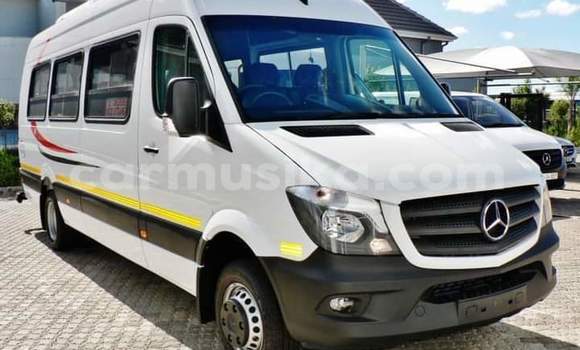 Tenga Tsaru Mercedes-Benz C-Classe Chena Mota in Beitbridge in Matabeleland South Tenga Tsaru Mercedes-Benz C-Classe Chena Mota in Beitbridge in Matabeleland South