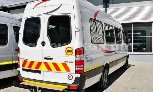 Tenga Tsaru Mercedes-Benz C-Classe Chena Mota in Beitbridge in Matabeleland South Tenga Tsaru Mercedes-Benz C-Classe Chena Mota in Beitbridge in Matabeleland South