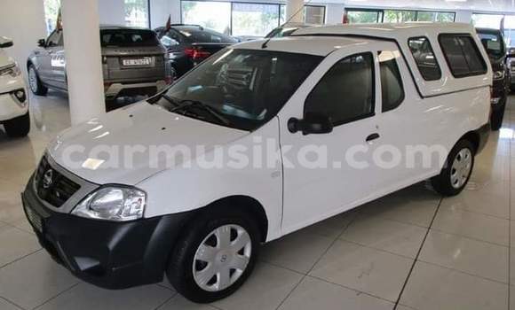 Buy Used Nissan NP 300 White Car in Beitbridge in Matabeleland South