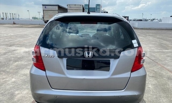 Acheter Occasion Voiture Honda Jazz Gris à Beitbridge, Matabeleland South Acheter Occasion Voiture Honda Jazz Gris à Beitbridge, Matabeleland South