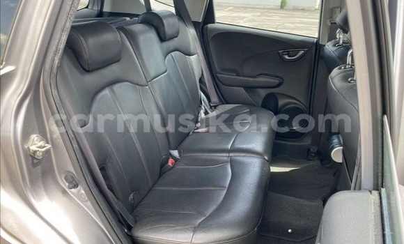 Acheter Occasion Voiture Honda Jazz Gris à Beitbridge, Matabeleland South Acheter Occasion Voiture Honda Jazz Gris à Beitbridge, Matabeleland South