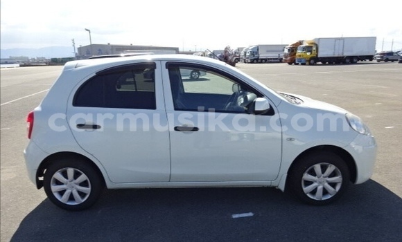 Nunua Ilio tumika Nissan March Nyeupe Gari ndani ya Beitbridge nchini Matabeleland Kusini Nunua Ilio tumika Nissan March Nyeupe Gari ndani ya Beitbridge nchini Matabeleland Kusini