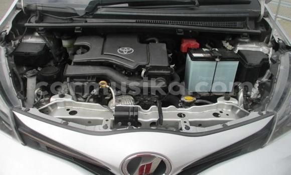 Acheter Occasion Voiture Toyota Vitz Gris à Beitbridge, Matabeleland South Acheter Occasion Voiture Toyota Vitz Gris à Beitbridge, Matabeleland South