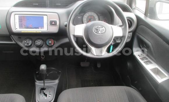 Acheter Occasion Voiture Toyota Vitz Gris à Beitbridge, Matabeleland South Acheter Occasion Voiture Toyota Vitz Gris à Beitbridge, Matabeleland South