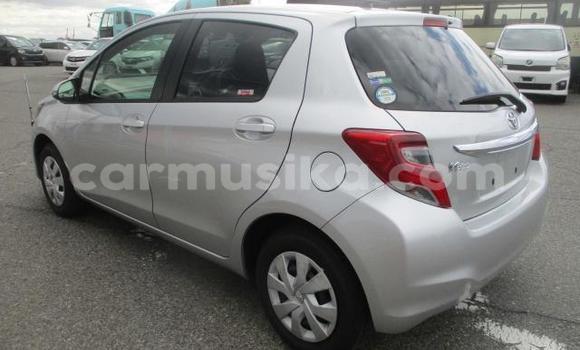 Acheter Occasion Voiture Toyota Vitz Gris à Beitbridge, Matabeleland South Acheter Occasion Voiture Toyota Vitz Gris à Beitbridge, Matabeleland South