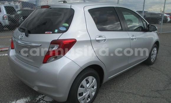 Acheter Occasion Voiture Toyota Vitz Gris à Beitbridge, Matabeleland South Acheter Occasion Voiture Toyota Vitz Gris à Beitbridge, Matabeleland South