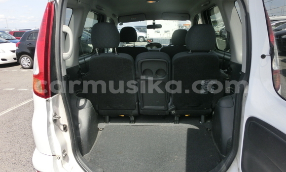 Buy Used Toyota FunCargo White Car in Beitbridge in Matabeleland South Buy Used Toyota FunCargo White Car in Beitbridge in Matabeleland South