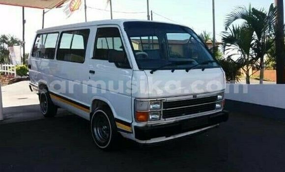 Buy Used Toyota Hiace White Car in Beitbridge in Matabeleland South Buy Used Toyota Hiace White Car in Beitbridge in Matabeleland South
