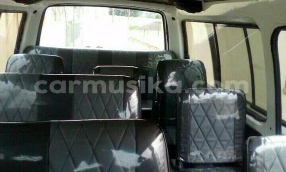 Buy Used Toyota Hiace White Car in Beitbridge in Matabeleland South Buy Used Toyota Hiace White Car in Beitbridge in Matabeleland South