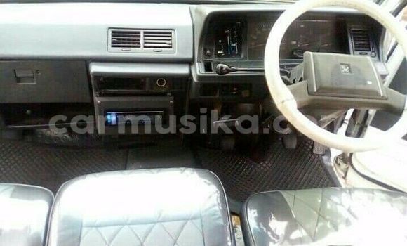 Buy Used Toyota Hiace White Car in Beitbridge in Matabeleland South Buy Used Toyota Hiace White Car in Beitbridge in Matabeleland South