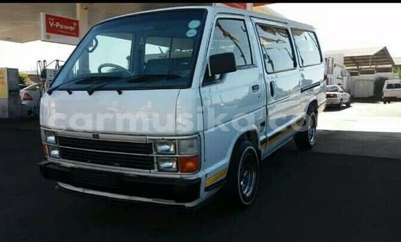 Buy Used Toyota Hiace White Car in Beitbridge in Matabeleland South Buy Used Toyota Hiace White Car in Beitbridge in Matabeleland South
