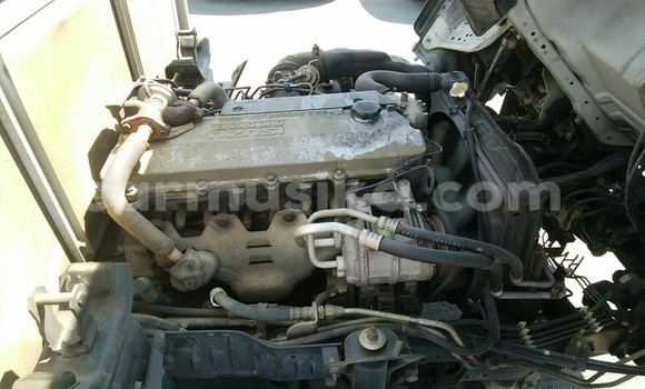 Acheter Occasion Utilitaire Isuzu Elf Blanc à Beitbridge, Matabeleland South Acheter Occasion Utilitaire Isuzu Elf Blanc à Beitbridge, Matabeleland South