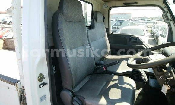 Acheter Occasion Utilitaire Isuzu Elf Blanc à Beitbridge, Matabeleland South Acheter Occasion Utilitaire Isuzu Elf Blanc à Beitbridge, Matabeleland South