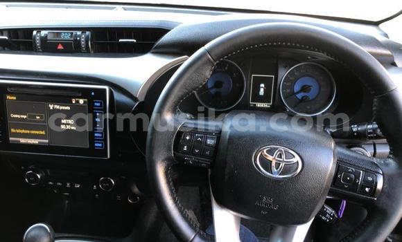 Buy Used Toyota Hilux Silver Car in Beitbridge in Matabeleland South Buy Used Toyota Hilux Silver Car in Beitbridge in Matabeleland South
