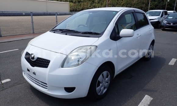 Buy Used Toyota Vitz White Car in Beitbridge in Matabeleland South
