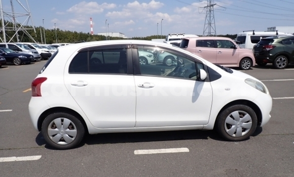 Buy Used Toyota Vitz White Car in Beitbridge in Matabeleland South Buy Used Toyota Vitz White Car in Beitbridge in Matabeleland South