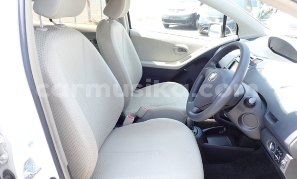 Buy Used Toyota Vitz White Car in Beitbridge in Matabeleland South Buy Used Toyota Vitz White Car in Beitbridge in Matabeleland South