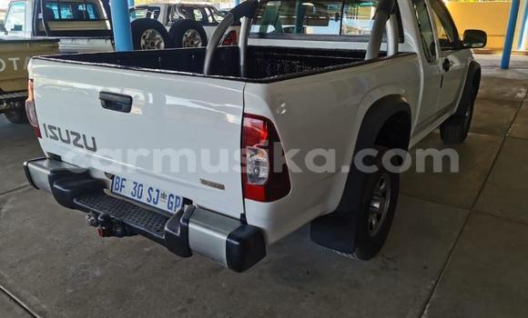 Buy Used Isuzu KB White Car in Beitbridge in Matabeleland South Buy Used Isuzu KB White Car in Beitbridge in Matabeleland South