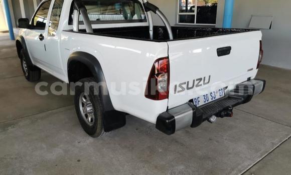 Buy Used Isuzu KB White Car in Beitbridge in Matabeleland South Buy Used Isuzu KB White Car in Beitbridge in Matabeleland South