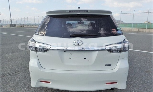 Buy Used Toyota Wish White Car in Beitbridge in Matabeleland South Buy Used Toyota Wish White Car in Beitbridge in Matabeleland South