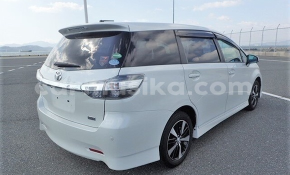 Buy Used Toyota Wish White Car in Beitbridge in Matabeleland South Buy Used Toyota Wish White Car in Beitbridge in Matabeleland South