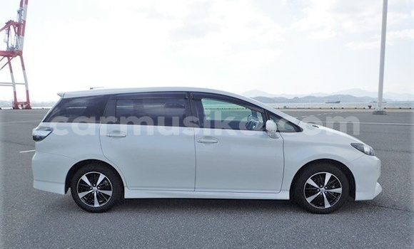 Buy Used Toyota Wish White Car in Beitbridge in Matabeleland South Buy Used Toyota Wish White Car in Beitbridge in Matabeleland South