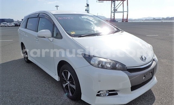 Buy Used Toyota Wish White Car in Beitbridge in Matabeleland South Buy Used Toyota Wish White Car in Beitbridge in Matabeleland South
