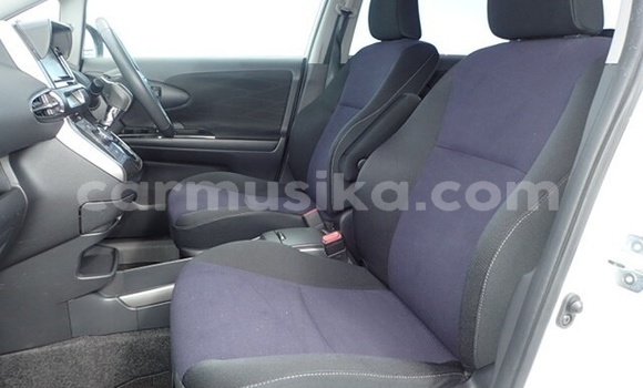 Buy Used Toyota Wish White Car in Beitbridge in Matabeleland South Buy Used Toyota Wish White Car in Beitbridge in Matabeleland South