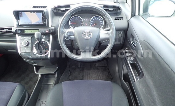 Buy Used Toyota Wish White Car in Beitbridge in Matabeleland South Buy Used Toyota Wish White Car in Beitbridge in Matabeleland South