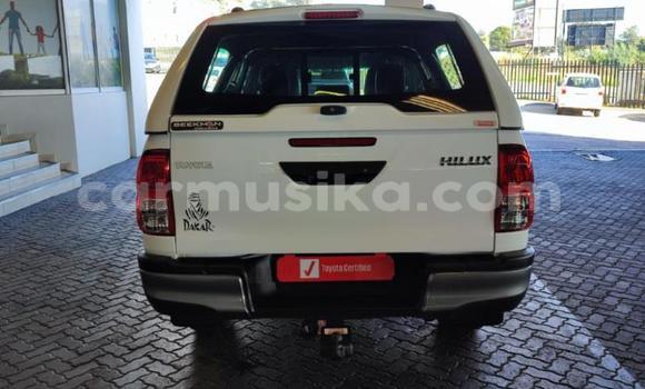 Nunua Ilio tumika Toyota Hilux Nyeupe Gari ndani ya Beitbridge nchini Matabeleland Kusini Nunua Ilio tumika Toyota Hilux Nyeupe Gari ndani ya Beitbridge nchini Matabeleland Kusini