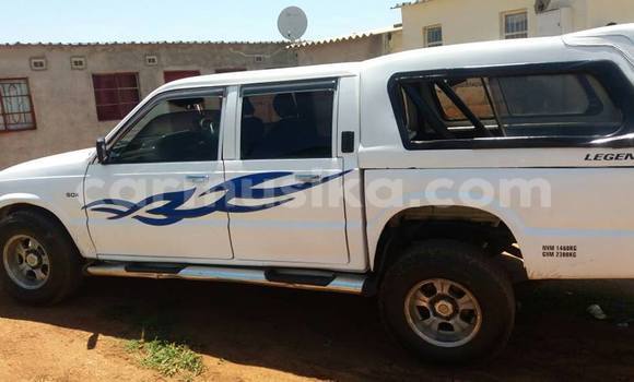 Nunua Ilio tumika Mazda B–series Nyeupe Gari ndani ya Alexandra Park nchini Harare
