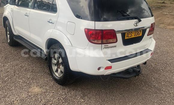 Tenga Tsaru Toyota Fortuner Chena Mota in Gweru in Midlands