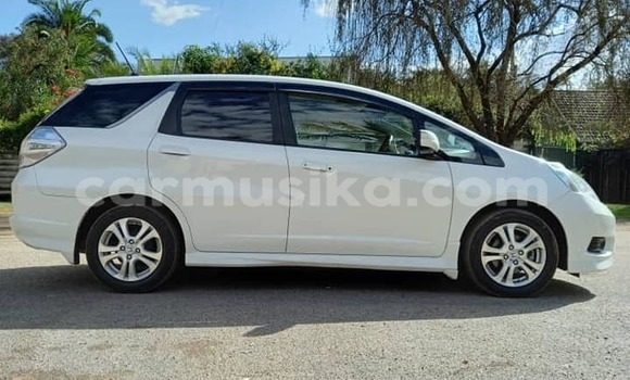 Acheter Import Voiture Honda Fit Shuttle Blanc à Harare, Harare Acheter Import Voiture Honda Fit Shuttle Blanc à Harare, Harare