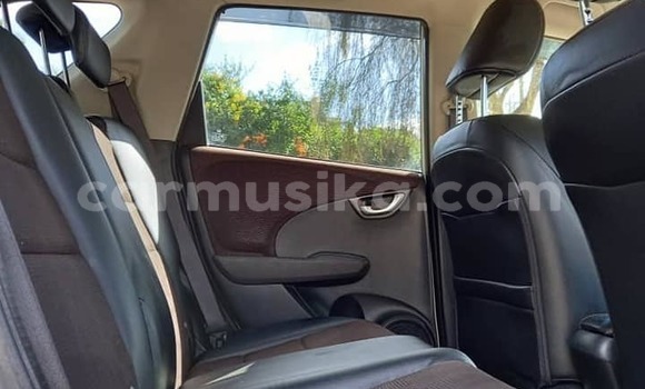 Acheter Import Voiture Honda Fit Shuttle Blanc à Harare, Harare Acheter Import Voiture Honda Fit Shuttle Blanc à Harare, Harare