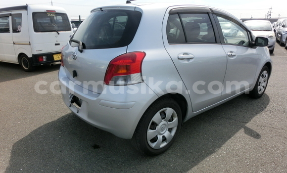 Buy Used Toyota Vitz Silver Car in Beitbridge in Matabeleland South Buy Used Toyota Vitz Silver Car in Beitbridge in Matabeleland South