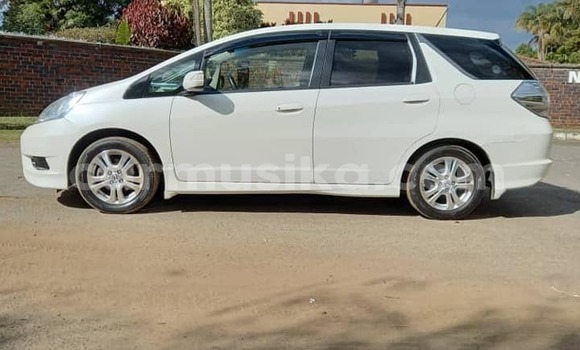 Acheter Occasion Voiture Honda Fit Shuttle Blanc à Harare, Harare Acheter Occasion Voiture Honda Fit Shuttle Blanc à Harare, Harare