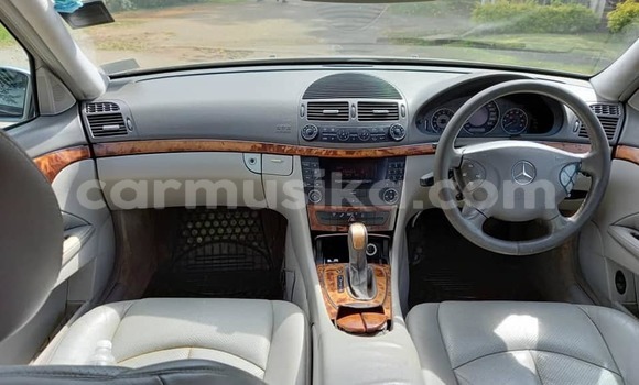 Acheter Occasion Voiture Mercedes-Benz E-Classe Gris à Harare, Harare Acheter Occasion Voiture Mercedes-Benz E-Classe Gris à Harare, Harare
