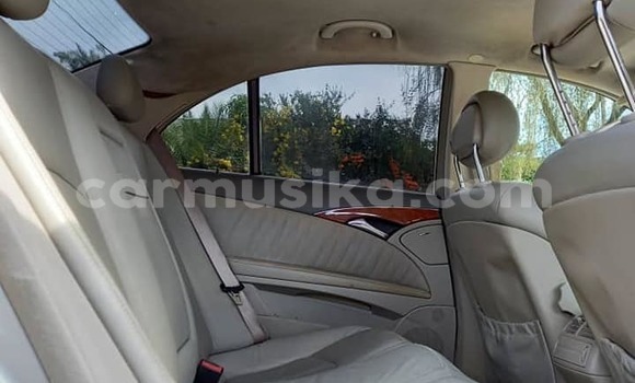 Acheter Occasion Voiture Mercedes-Benz E-Classe Gris à Harare, Harare Acheter Occasion Voiture Mercedes-Benz E-Classe Gris à Harare, Harare