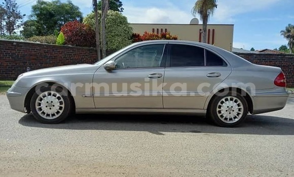 Acheter Occasion Voiture Mercedes-Benz E-Classe Gris à Harare, Harare Acheter Occasion Voiture Mercedes-Benz E-Classe Gris à Harare, Harare