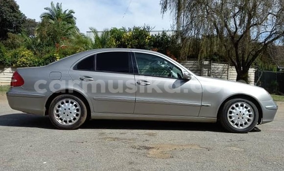 Acheter Occasion Voiture Mercedes-Benz E-Classe Gris à Harare, Harare Acheter Occasion Voiture Mercedes-Benz E-Classe Gris à Harare, Harare