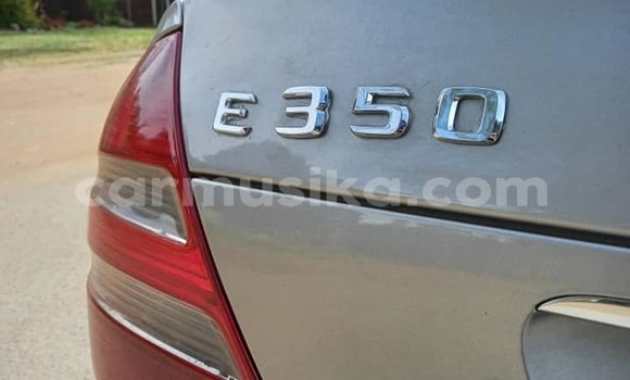 Acheter Occasion Voiture Mercedes-Benz E-Classe Gris à Harare, Harare Acheter Occasion Voiture Mercedes-Benz E-Classe Gris à Harare, Harare