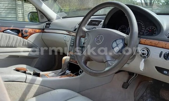 Acheter Occasion Voiture Mercedes-Benz E-Classe Gris à Harare, Harare Acheter Occasion Voiture Mercedes-Benz E-Classe Gris à Harare, Harare